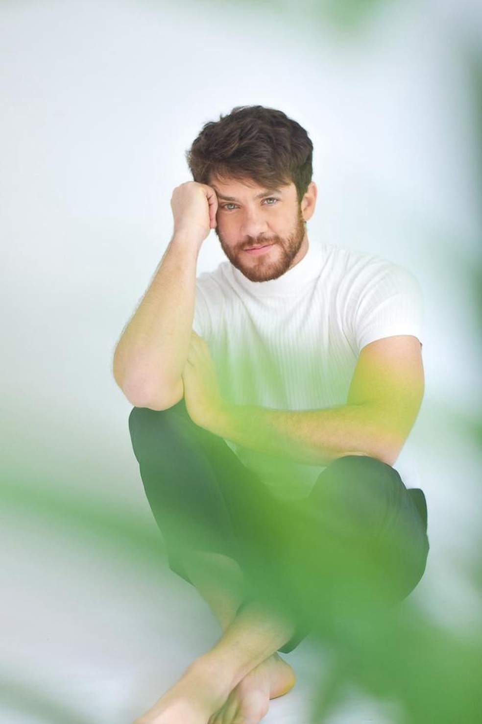 Após se declarar gay Leonardo Miggiorin atua em espetáculo