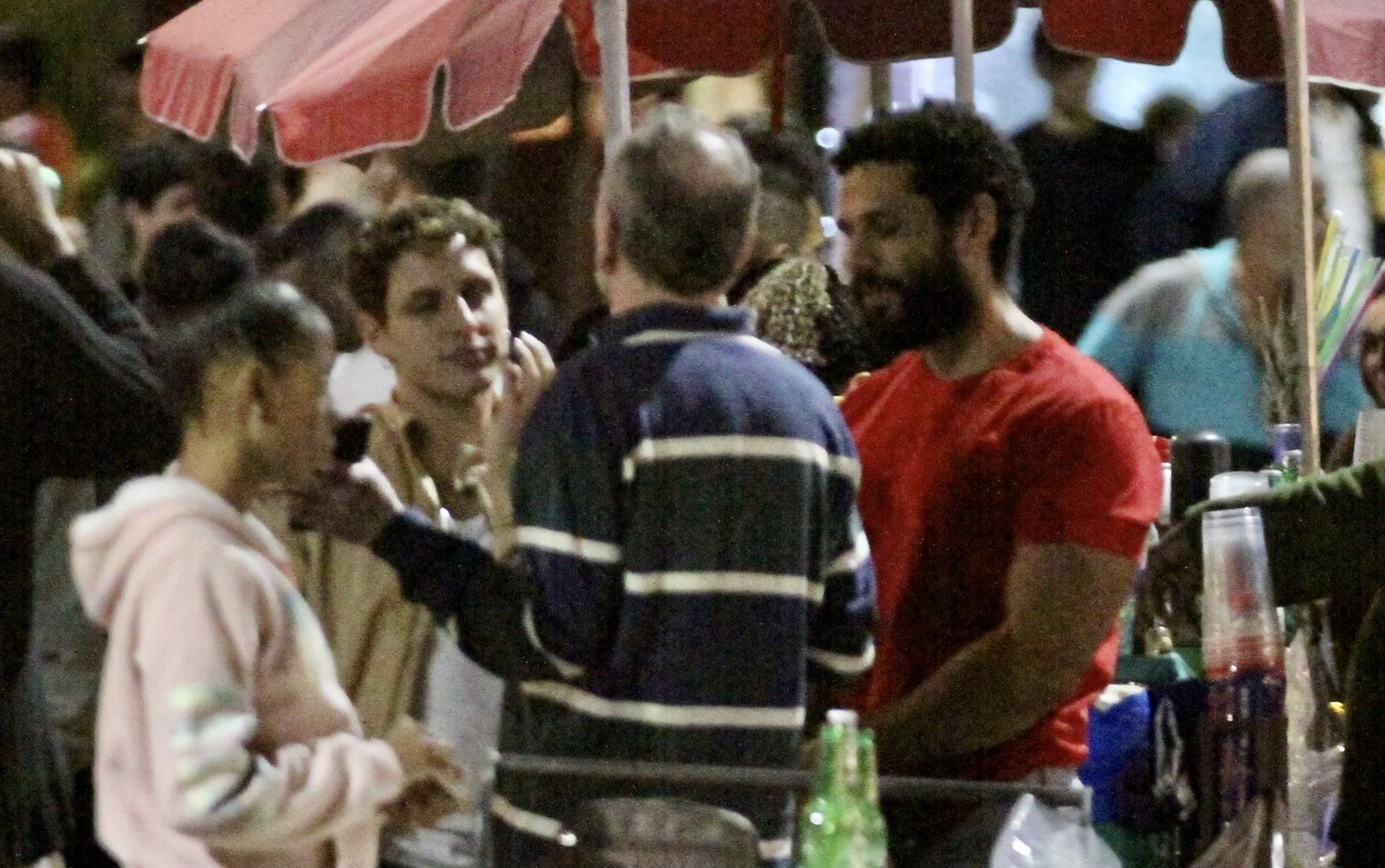 Vivendo Romance Gay Em Terra E Paix O Atores Curtem Noite Do Rio E