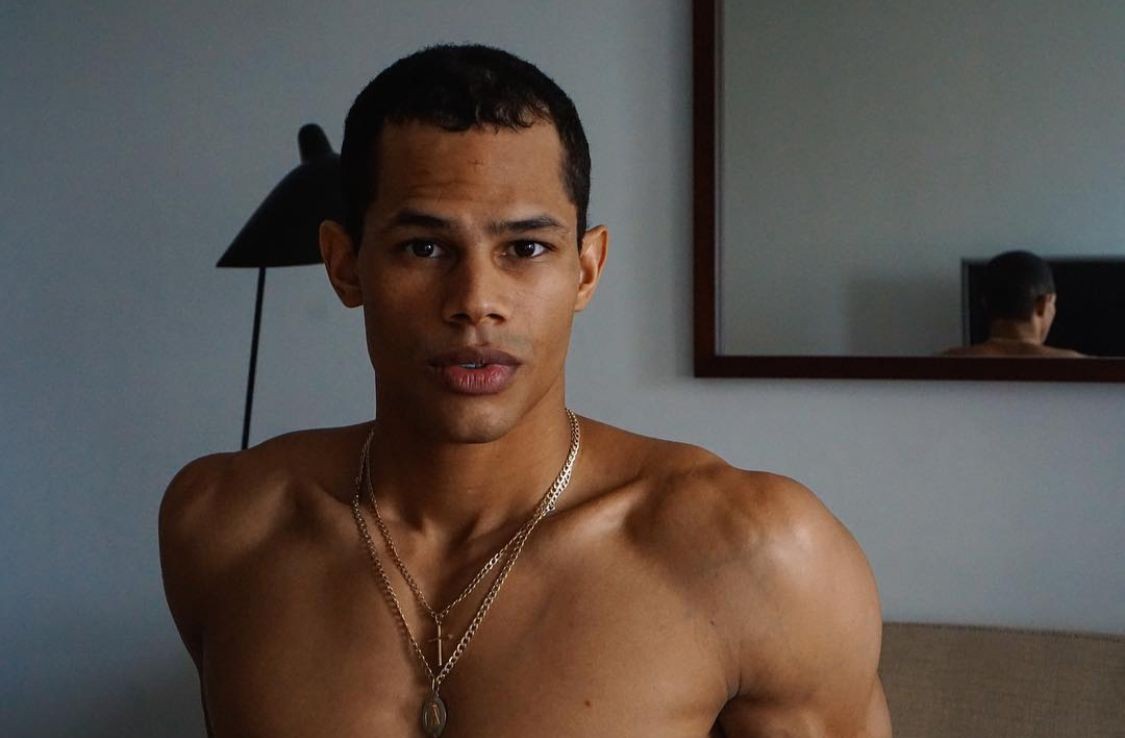 Bilionário de 80 anos David Geffen se casa ex ator pornô gay de 30 nos EUA