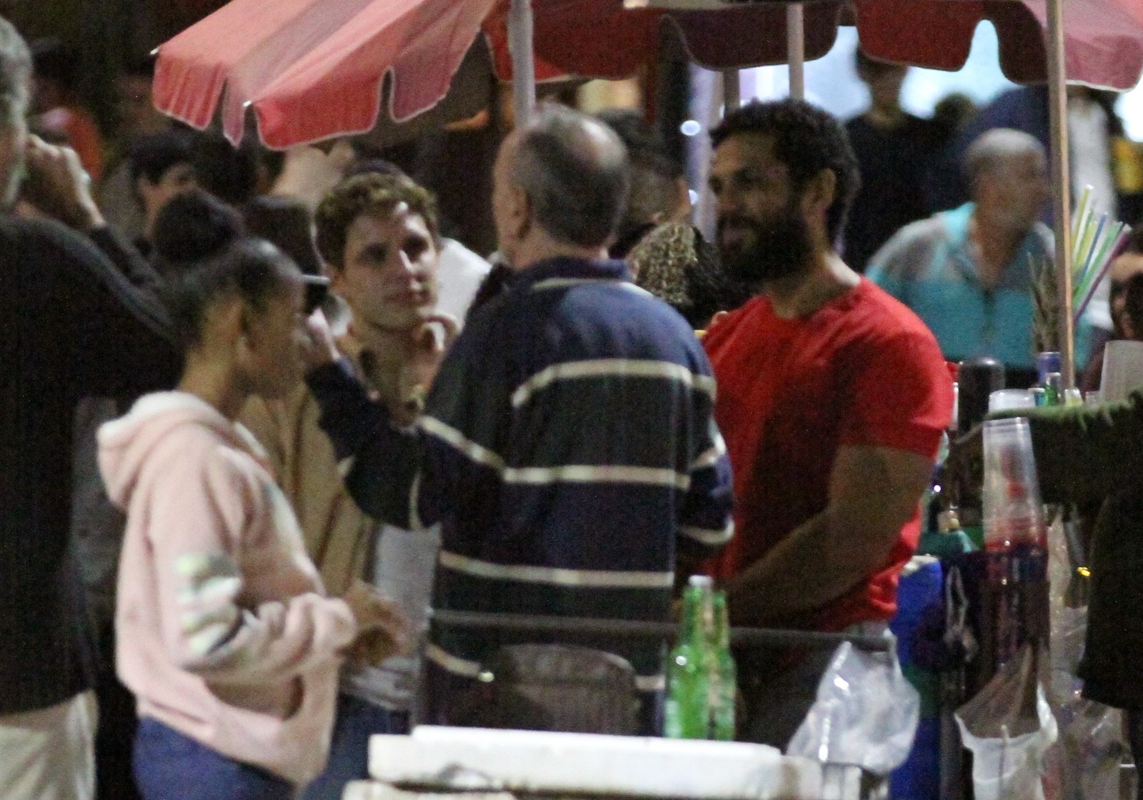 Vivendo Romance Gay Em Terra E Paix O Atores Curtem Noite Do Rio E
