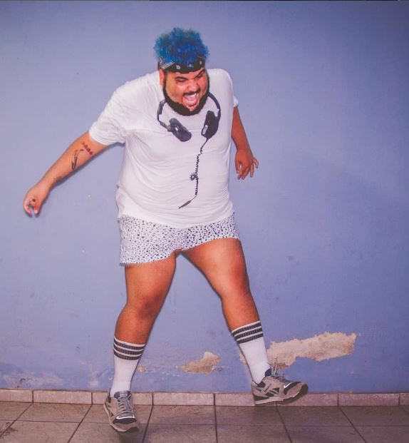 Gay Preto E Gordo Filho Ca Ula De Maguila Usa Redes Sociais Para Lutar Contra Preconceitos