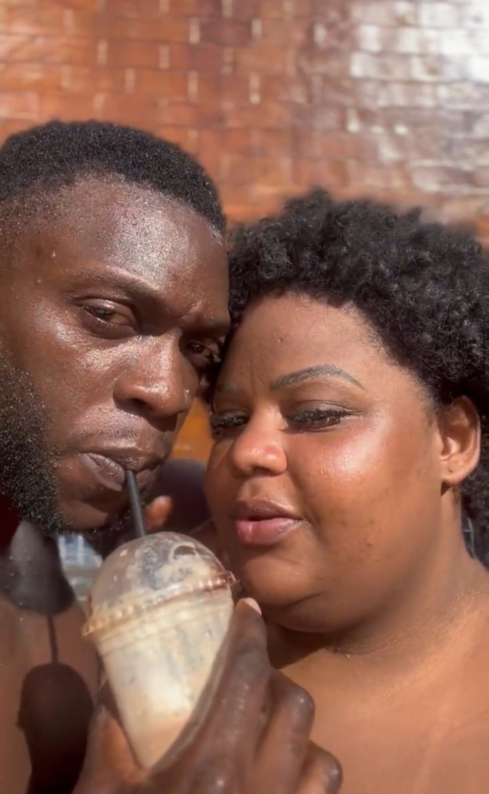 Ator pornô gay e sósia de Usain Bolt quem é o novo namorado de MC Carol