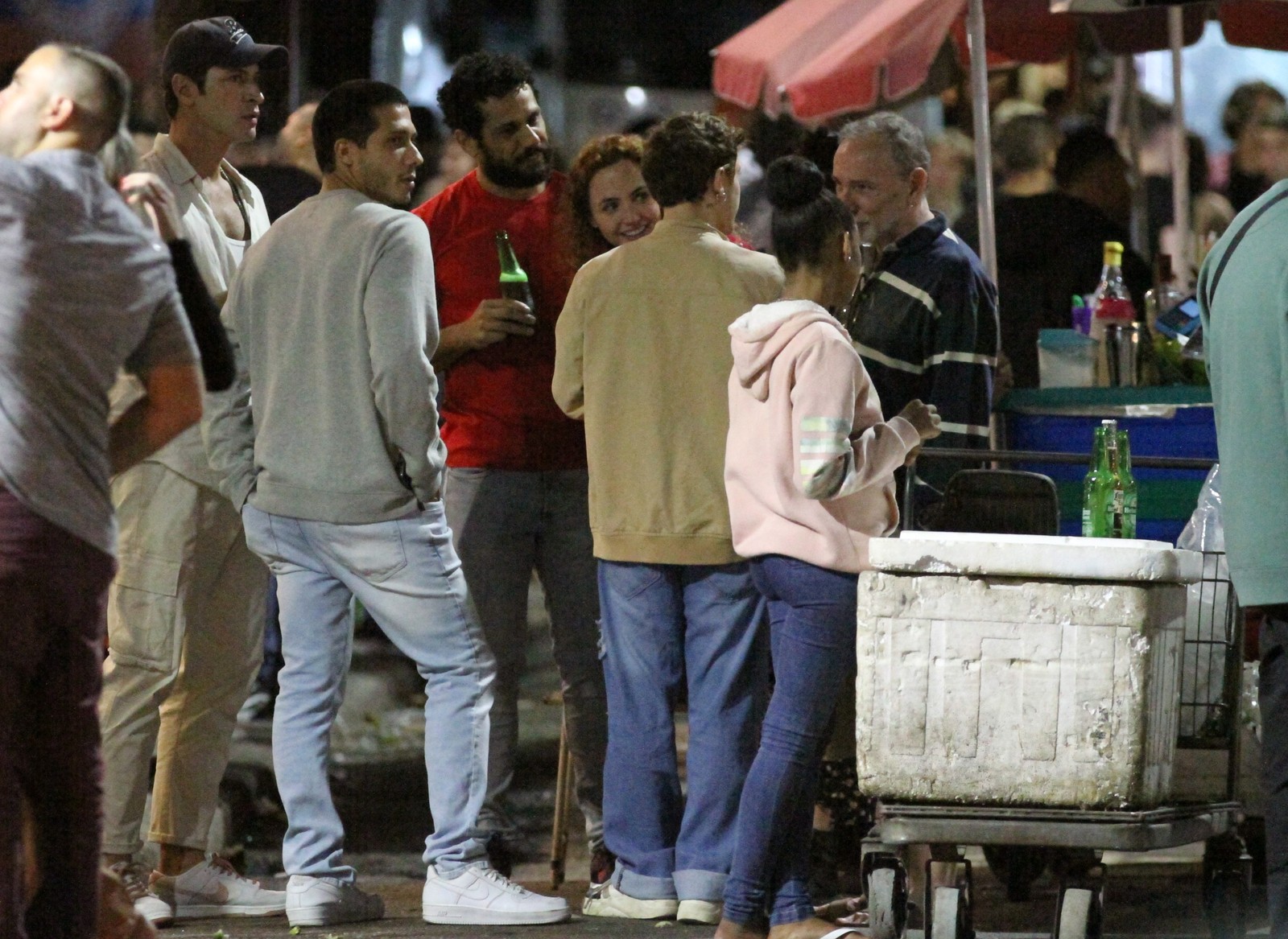 Vivendo Romance Gay Em Terra E Paix O Atores Curtem Noite Do Rio E