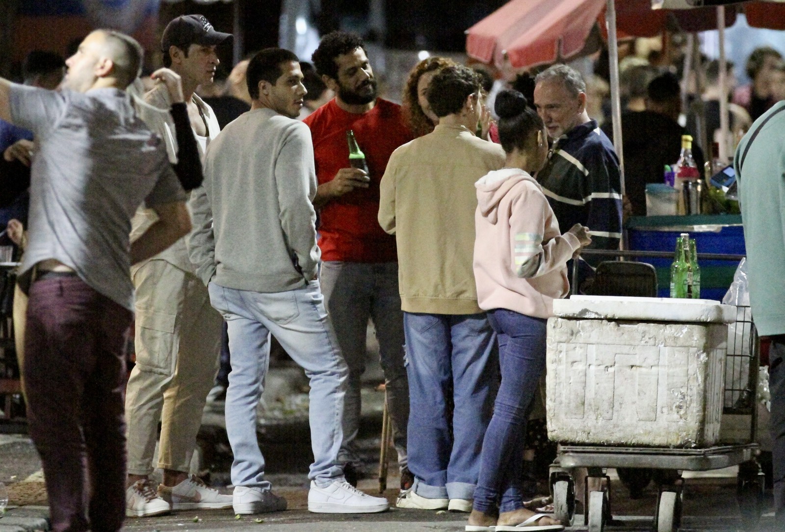 Vivendo Romance Gay Em Terra E Paix O Atores Curtem Noite Do Rio E