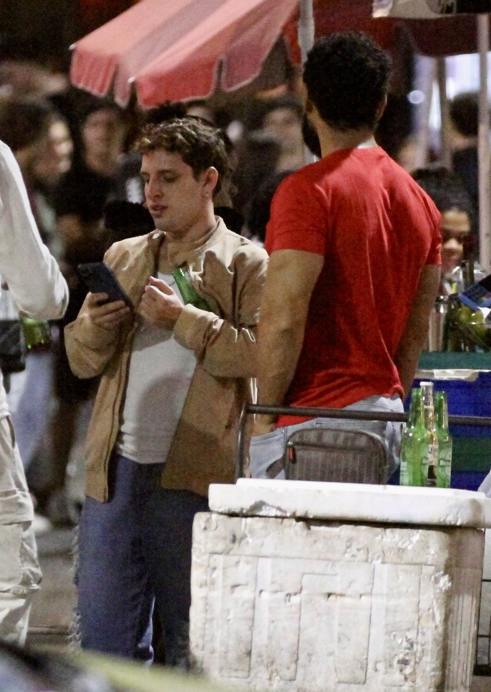Vivendo Romance Gay Em Terra E Paix O Atores Curtem Noite Do Rio E