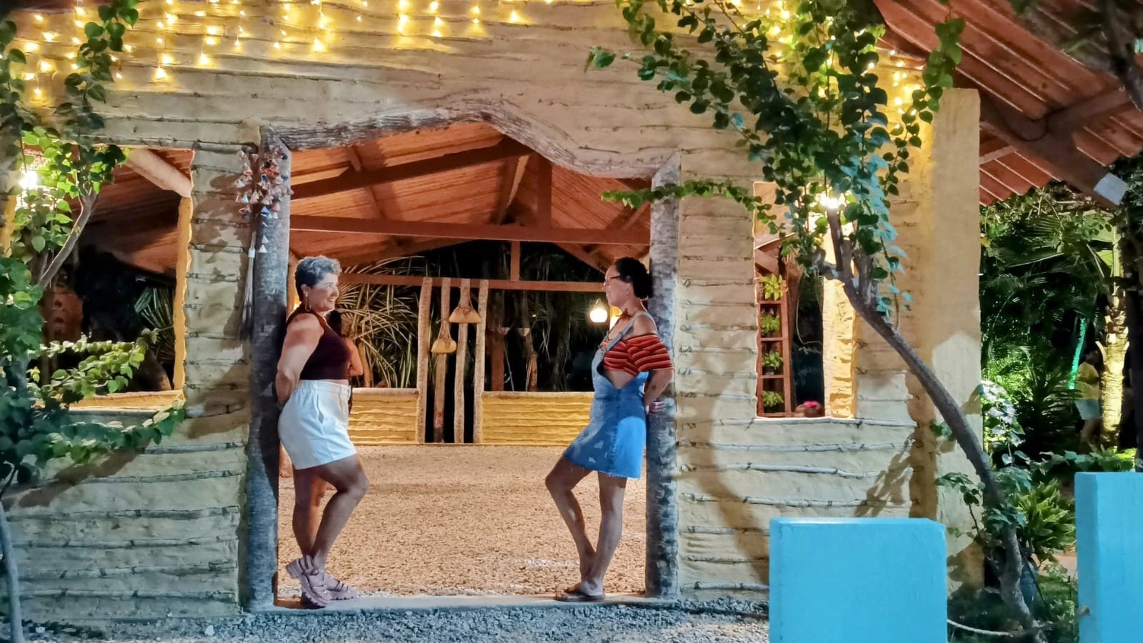 Amigas Que Oravam Juntas Pela Cura Gay De Familiares Se Apaixonam