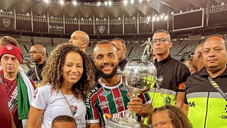 Samuel Xavier ao lado de sua mulher Karina e de seus filhos Julia e Pedro — Foto: Reprodução