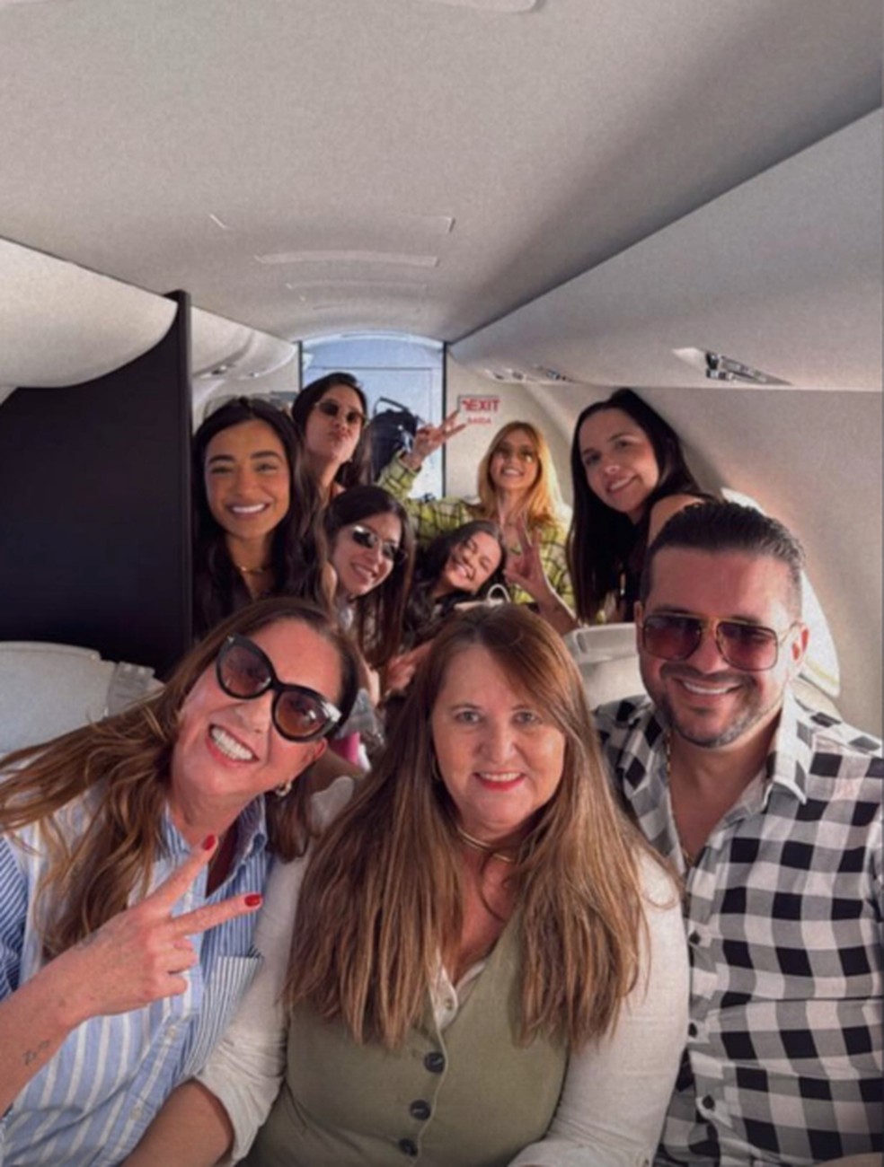 Namorado de mãe de Virginia publicou em jatinho com a enteada após ex dizer que Justiça não consegue contato para exame de DNA — Foto: Reprodução/Instagram