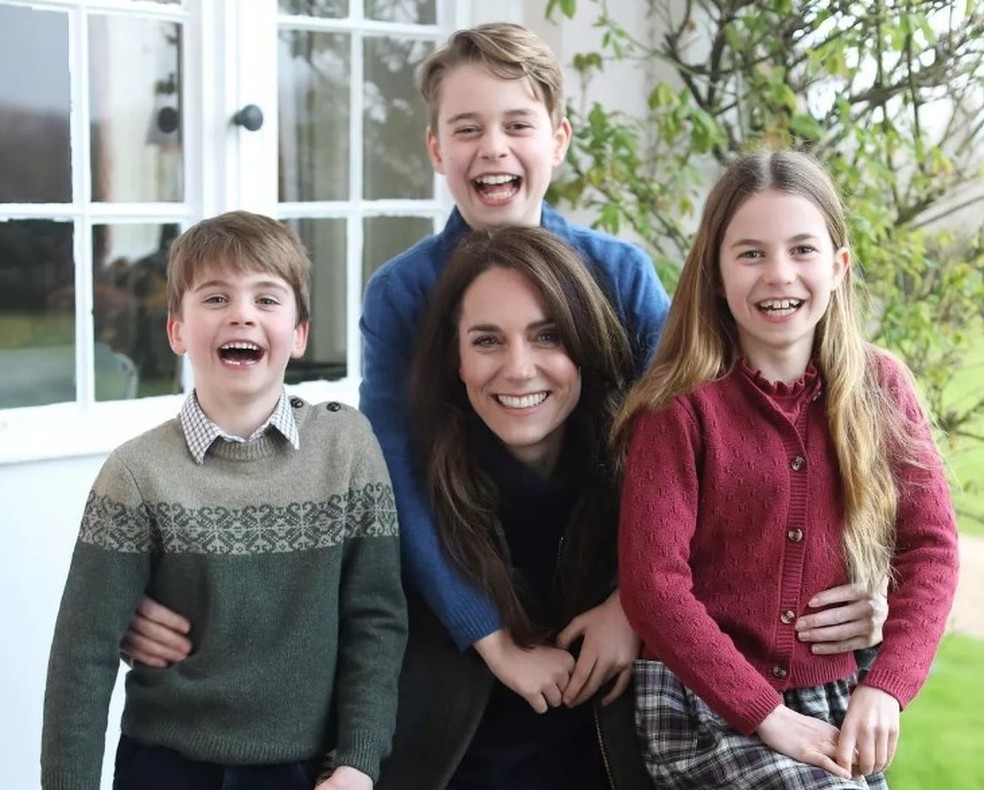 Kate Middleton e os filhos: foto manipulada — Foto: Reprodução