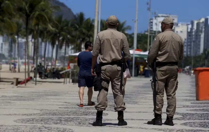 Guardas municipais prendem homem após furto de celular na Cinelândia