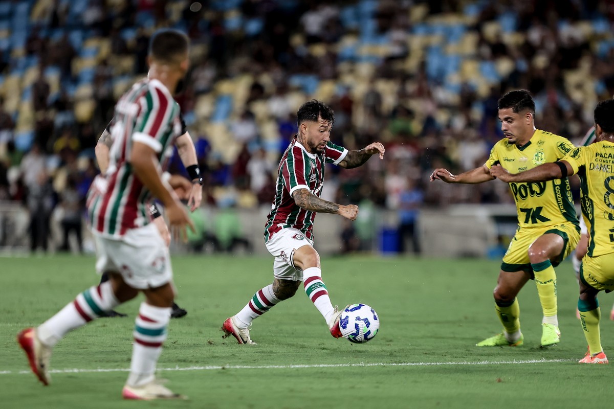 Fluminense de Zubeldía Implacável: Vitória no Maracanã e Rumo ao G5!