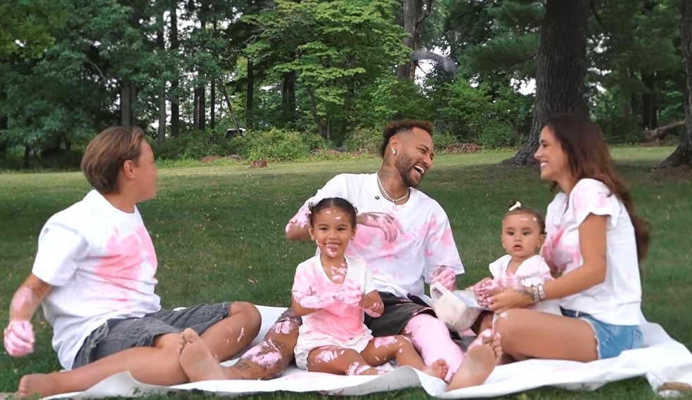 Neymar, Bruna Biancardi, filhas e Davi Lucca — Foto: Reprodução/ Instagram