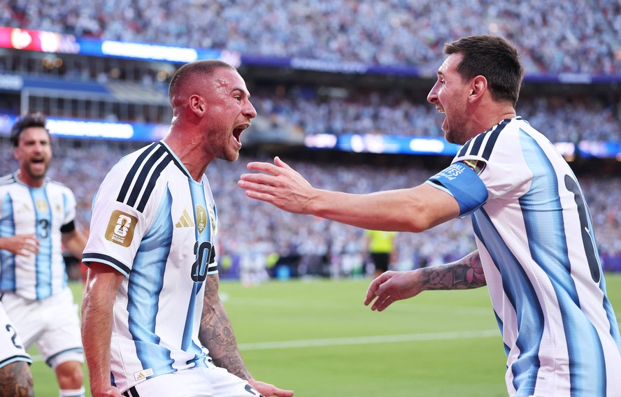 Argentina sofre, mas vence a Suíça na prorrogação e vai enfrentar Inglaterra na semifinal da Copa