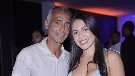 Romário envia flores para ex-namorada em seu aniversário e desmente reconciliação