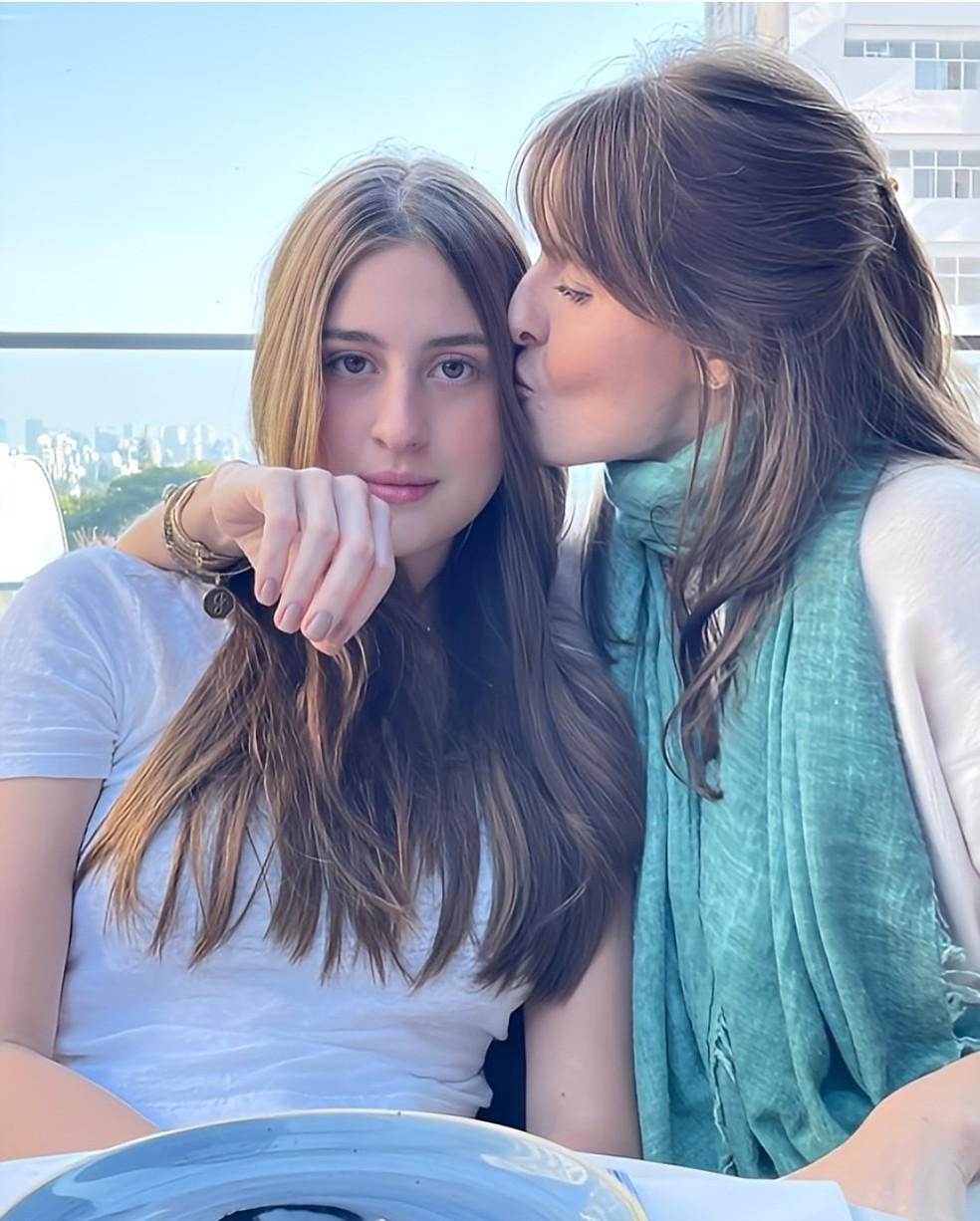 Luiza Burlamaqui e a mãe, Juliana Lenz — Foto: rep/instagram