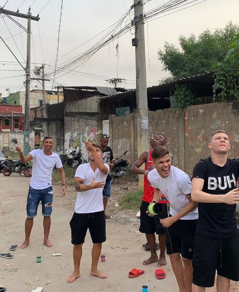 Ator espanhol, videomaker, filho de bicheiro, jogadores de São Gonçalo: quem são os parças de Vini Jr.