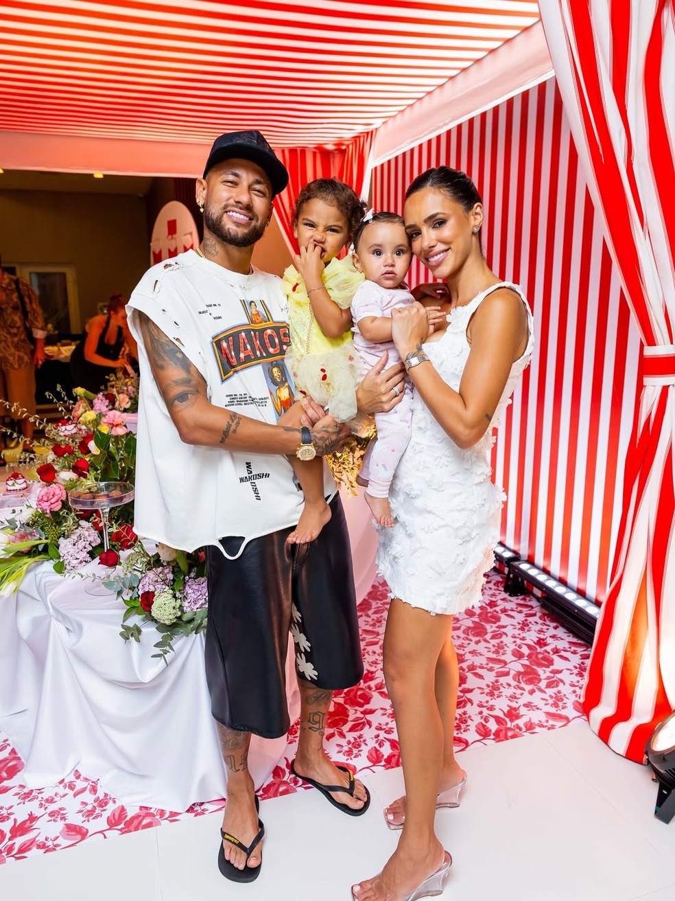 Bruna Biancardi com Neymar e as filhas — Foto: reprodução/ instagram