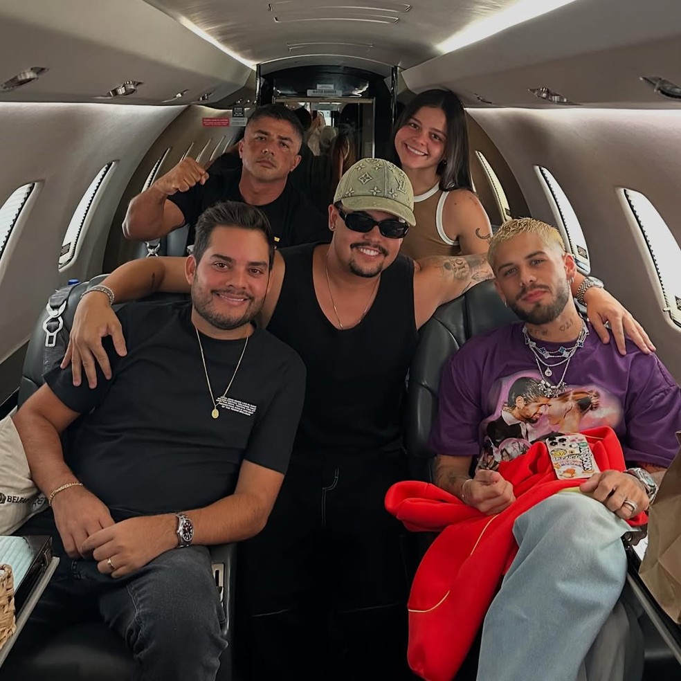 Maressa com a equipe de Zé Felipe — Foto: Reprodução/Instagram