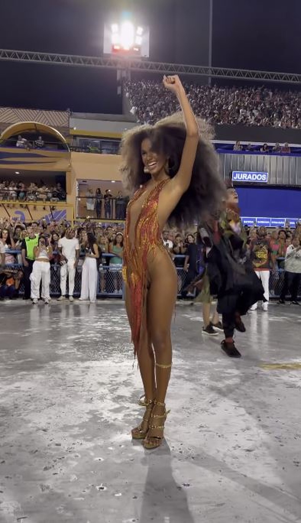 A modelo Duda Almeida é destaque da Viradouro — Foto: rep/instagram