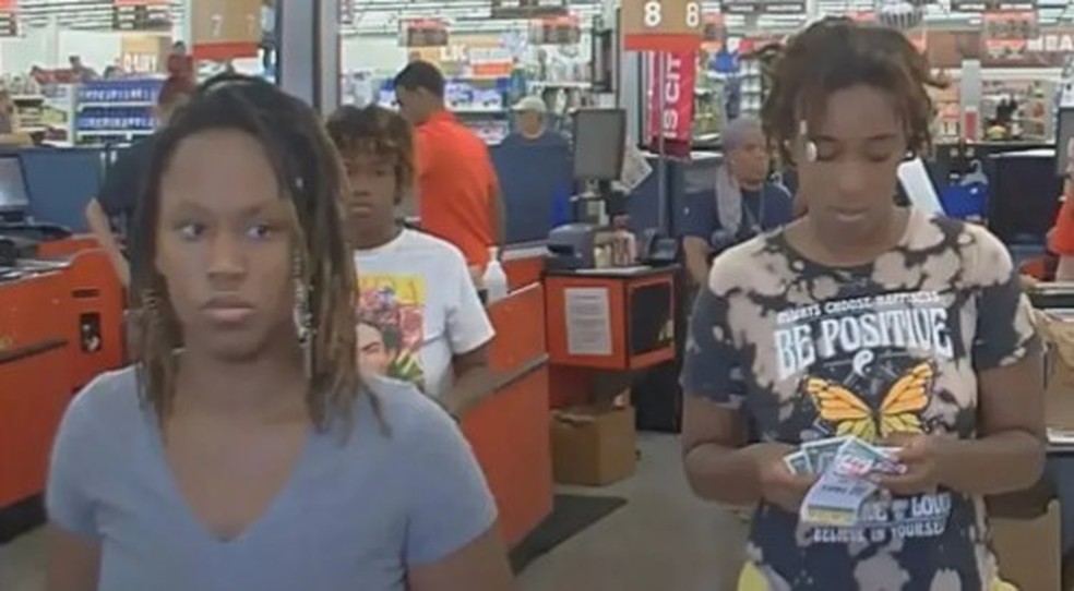 Tr&ecirc;s seguidoras de Jamal vistas em loja nos EUA antes de desaparecerem &mdash; Foto: Reprodu&ccedil;&atilde;o/Berkeley Police Department