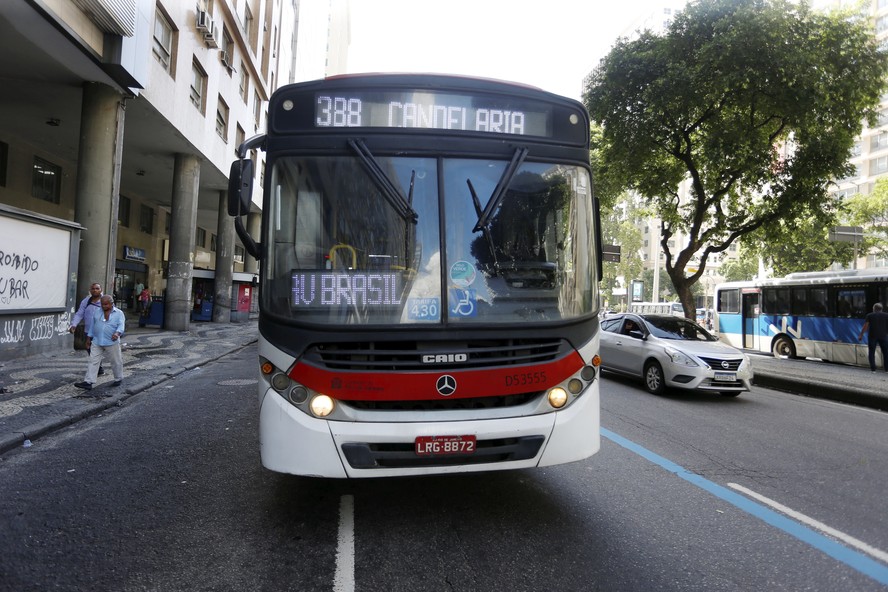 Ônibus têm chaves furtadas em ponto final e precisam ser rebocados para ...