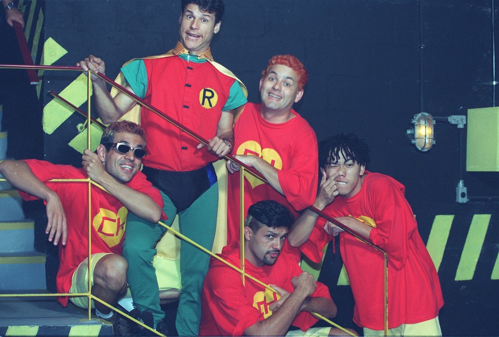 Restos mortais de Mamonas Assassinas &eacute; exumado &mdash; Foto: Marco Ant&ocirc;nio Teixeira