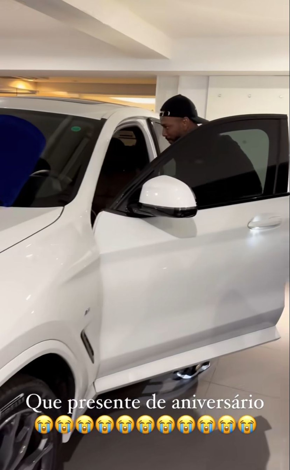 Nego do Borel se dá carro de luxo de R$ 500 mil de presente de aniversário