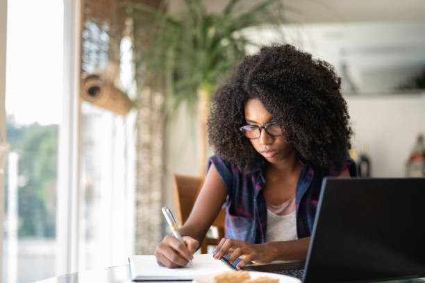 Mover prorroga inscrições em cursos de idiomas para pessoas negras até 13 de outubro