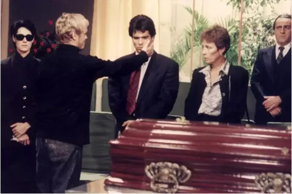 Cena de cremação de Alexandre em 'A viagem' — Foto: Acervo/TV Globo