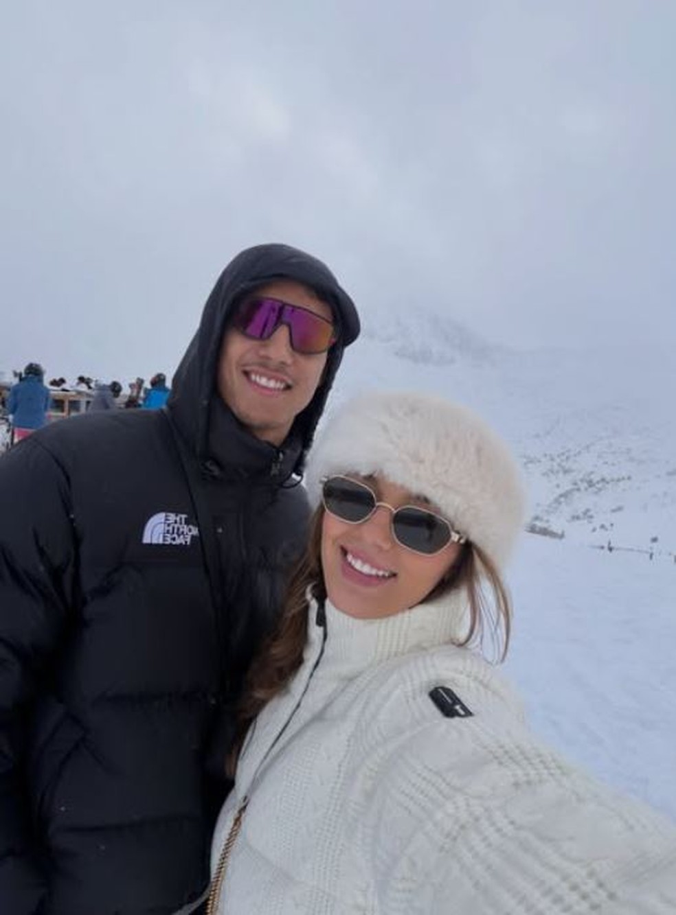 Pedido no deserto e casamento aos 19: o lado romântico de Vitor Reis ...