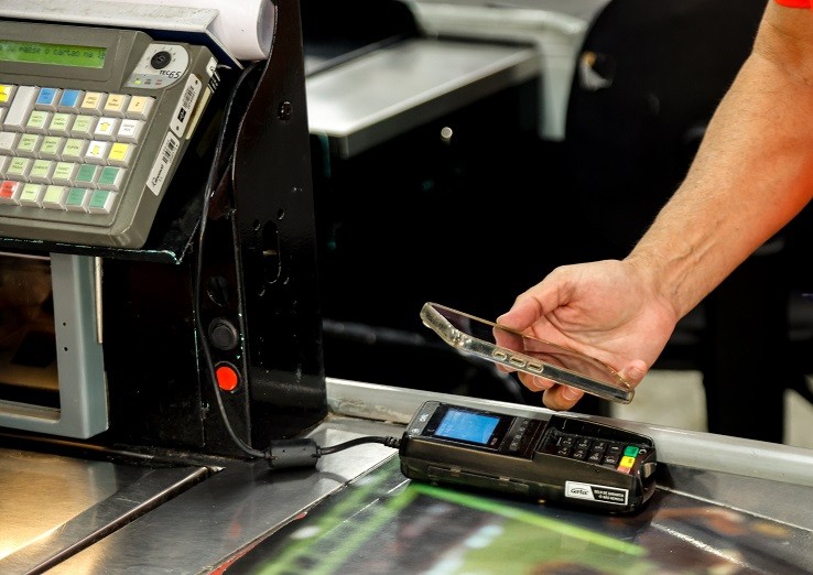 Sem cédulas e em segundos: pagamentos via Pix e por aproximação transformam experiência de compra em supermercados