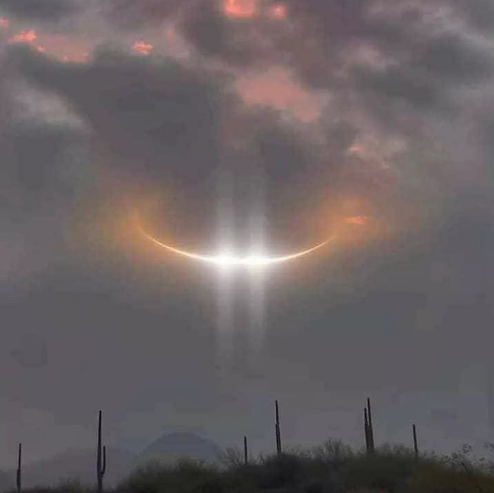 'Óvnis' em forma de anel luminoso são vistos no céu do Arizona e ligados a teoria da conspiração — Foto: Reprodução/Facebook
