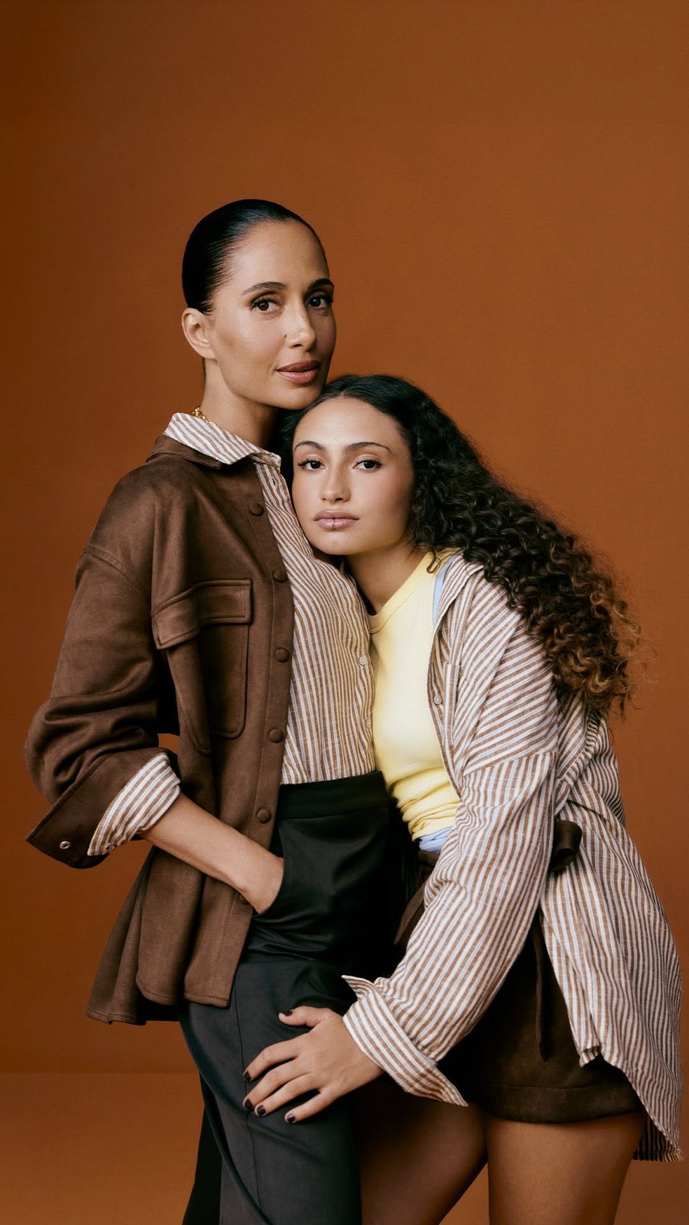 Camila Pitanga com a filha, Antônia, em campanha de moda — Foto: Reprodução/Instagram