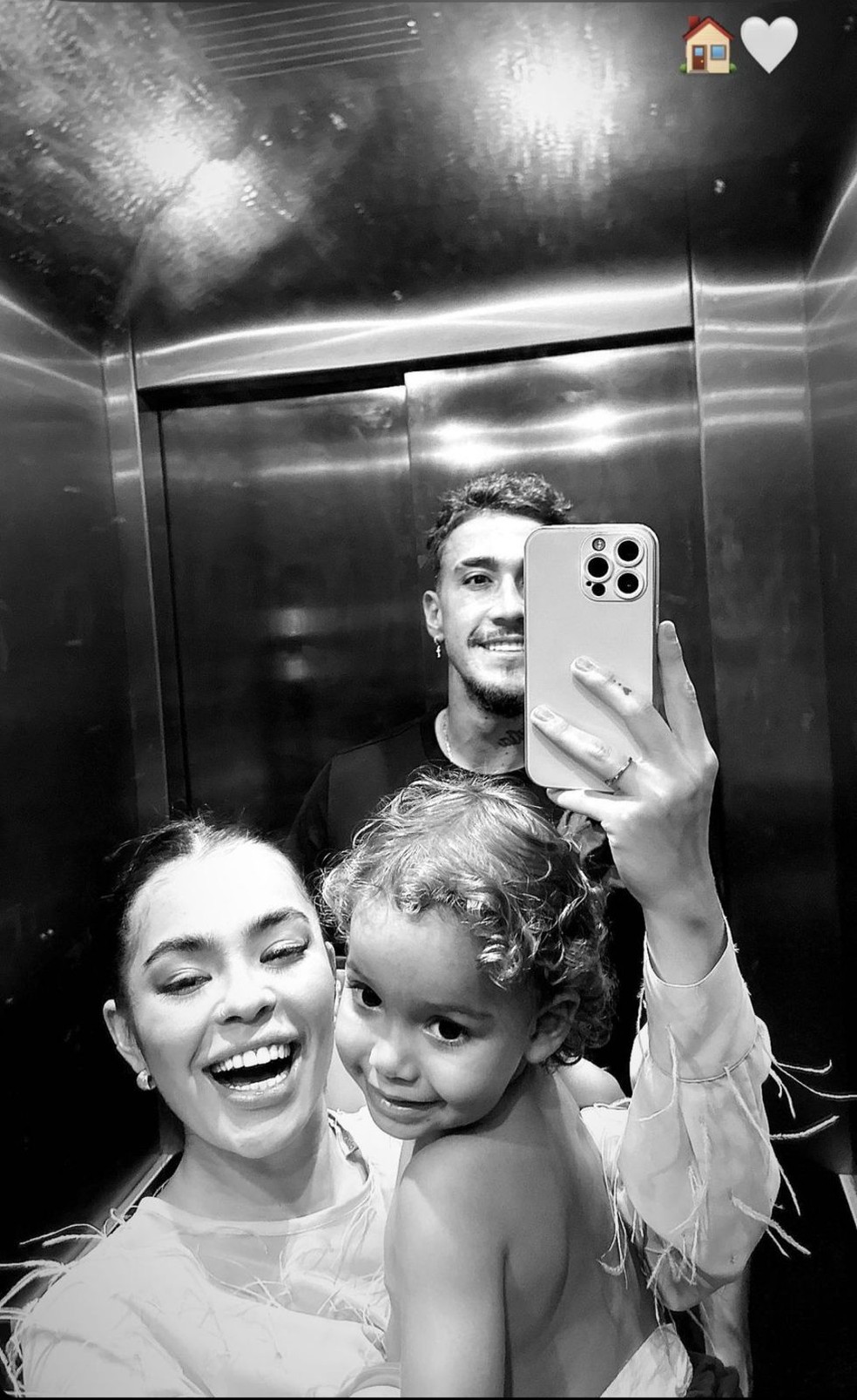 Romarinho apresenta Bia Michelle para a família — Foto: Reprodução/Instagram