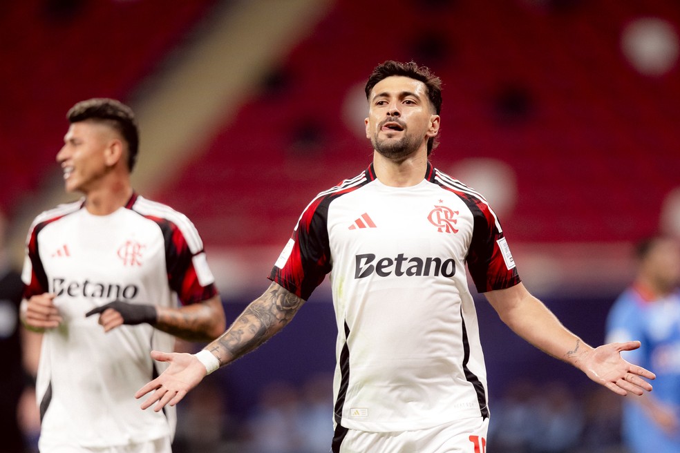 Arrascaeta marcou dois gols em Flamengo x Cruz Azul &mdash; Foto: Adriano Fontes/Flamengo