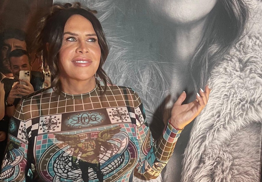 Karla Sofía Gáscon nas redes sociais