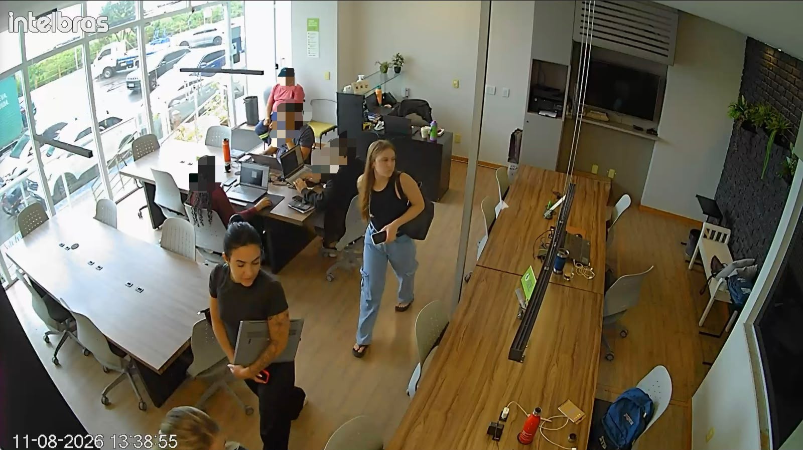 Dupla envolvida em golpe do falso emprego é presa; ao cederem dados e biometria facial, vítimas sofriam fraudes financeiras - QTU Questões do Universo
