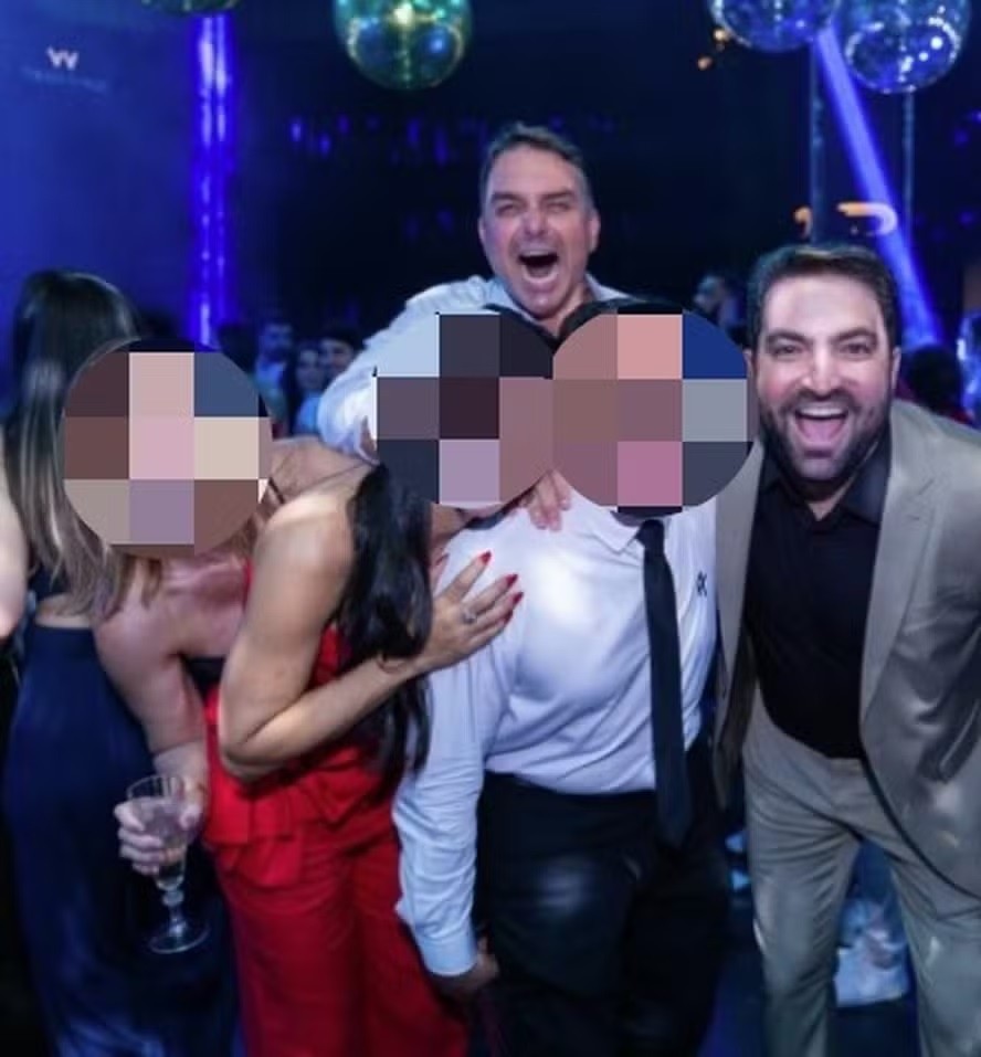 Rede de empresas, aplicativo que destrói mensagens e viagens em jatinho: PF aponta vínculos entre Flávio e Willer Tomaz
