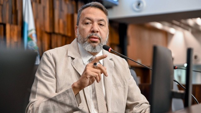 Preso com fuzil em operação da PF, Márcio Canella, pré-candidato ao senado, passa a noite em presídio no Rio