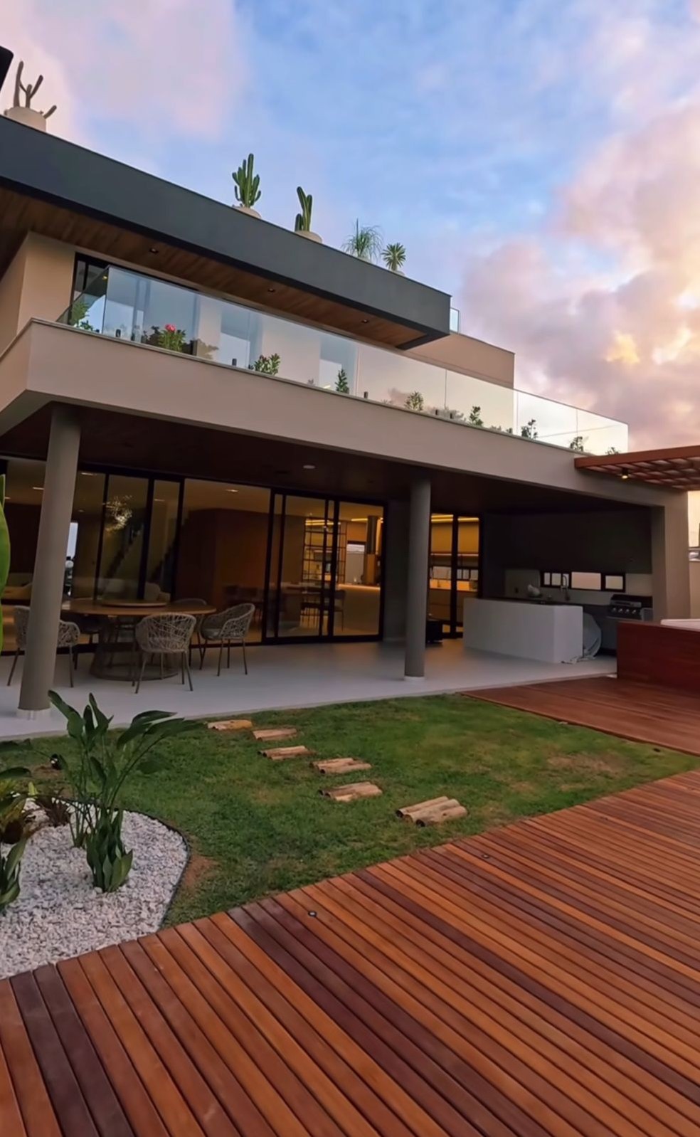 A mansão de Rico Melquiades em Alagoas — Foto: Instagram