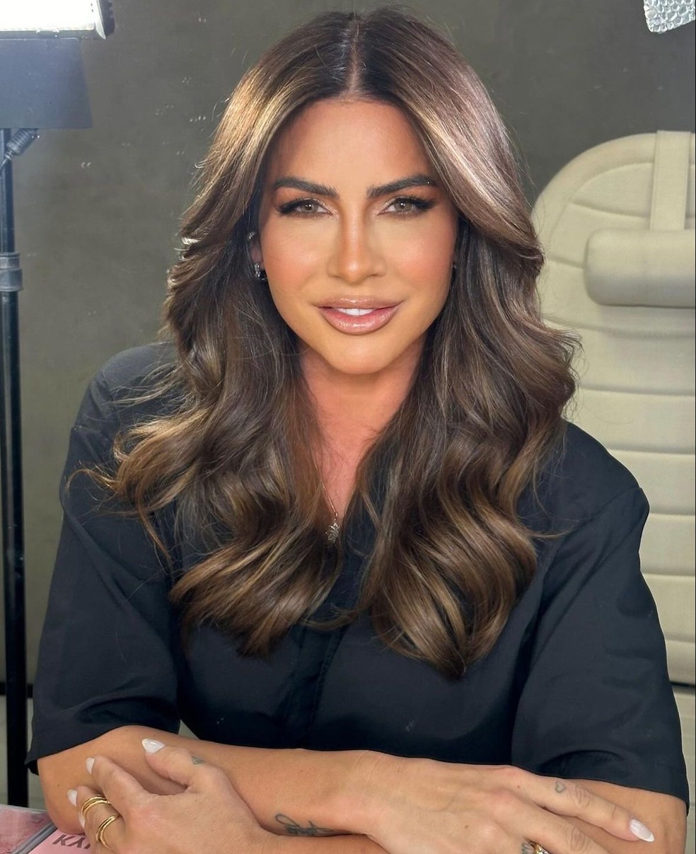 Namorada do pai de Neymar, Mariane Bernardi muda o visual — Foto: Instagram