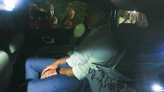 Aliados de Flávio entram em clima de 'barata voa' por causa de diálogos com Vorcaro Aliados de Flávio entram em clima de 'barata voa' por causa de diálogos com Vorcaro