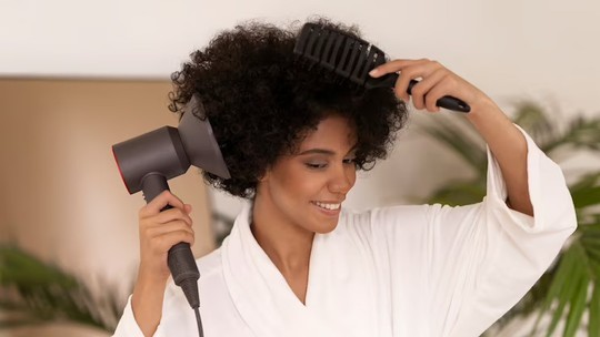 Secador de cabelo: veja modelos variados, dos mais simples aos que requerem mais técnica