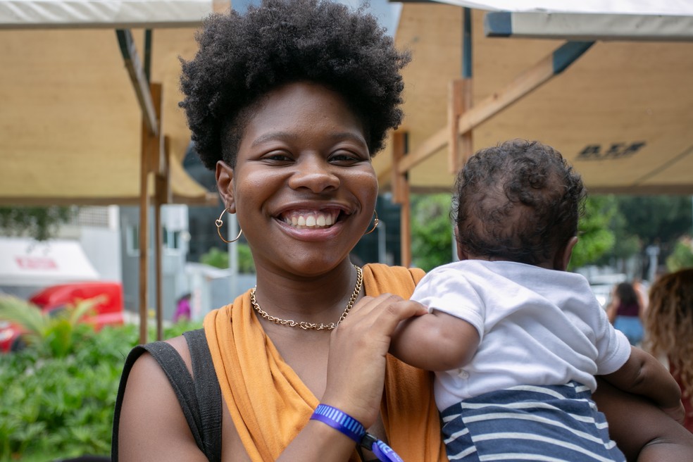 Lorena Santos precisou arcar com as despesas médicas da mãe em 2020, mas não conseguiu quitar a fatura — Foto: Beatriz Orle / Agência O Globo