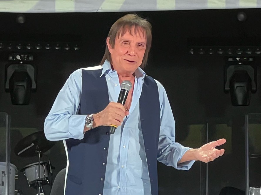 Roberto Carlos conta como mantém novo namoro aos 83 anos: 'Muito intenso'