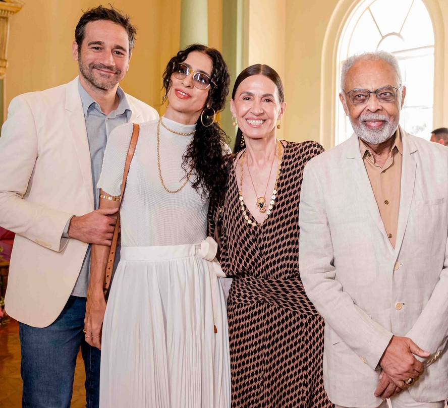Marisa Monte com o marido, Diogo Pires, e Gilberto Gil com Flora Gil