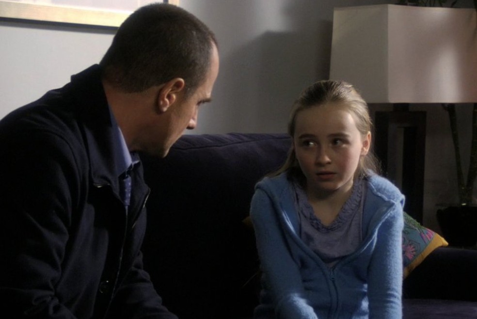 Sabrina Carpenter no seriado "Law & Order — SVU" — Foto: Reprodução