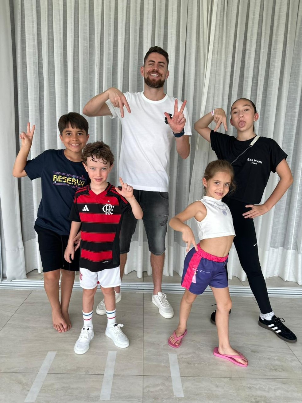 Jorginho com os filhos: Vitor, Jax, Alicia e Ada — Foto: Reprodução/Instagram