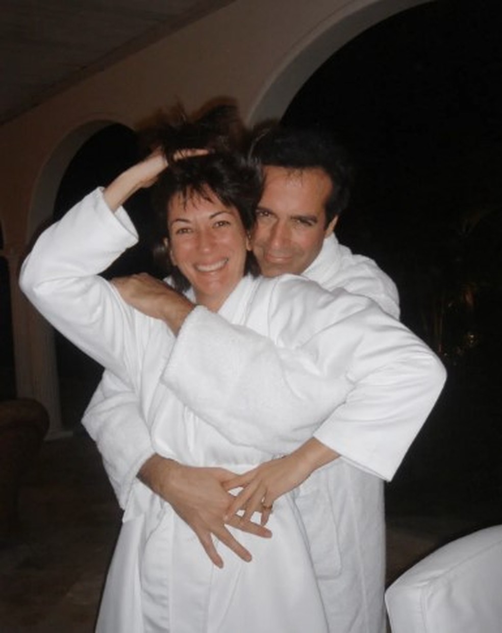 Ghislaine Maxwell com o famoso m&aacute;gico David Copperfield &mdash; Foto: Reprodu&ccedil;&atilde;o/DOJ