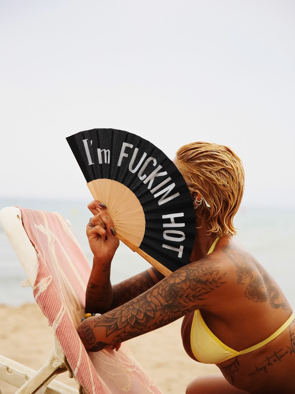 Dhiovanna Barbosa, irmã de Gabigol, em praia de Barcelona — Foto: Igor Moreira/Reprodução/Instagram
